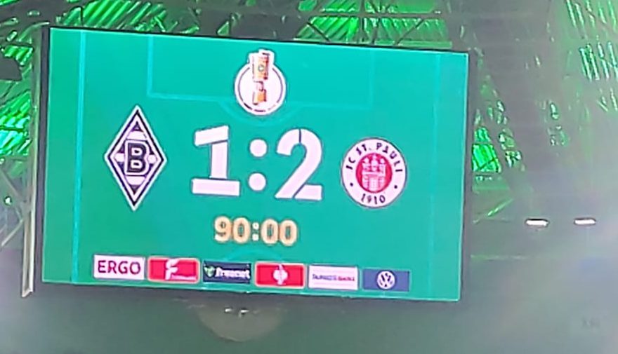 Toranzeige im Borussiapark nach Abpfiff, 1:2 Endstand!